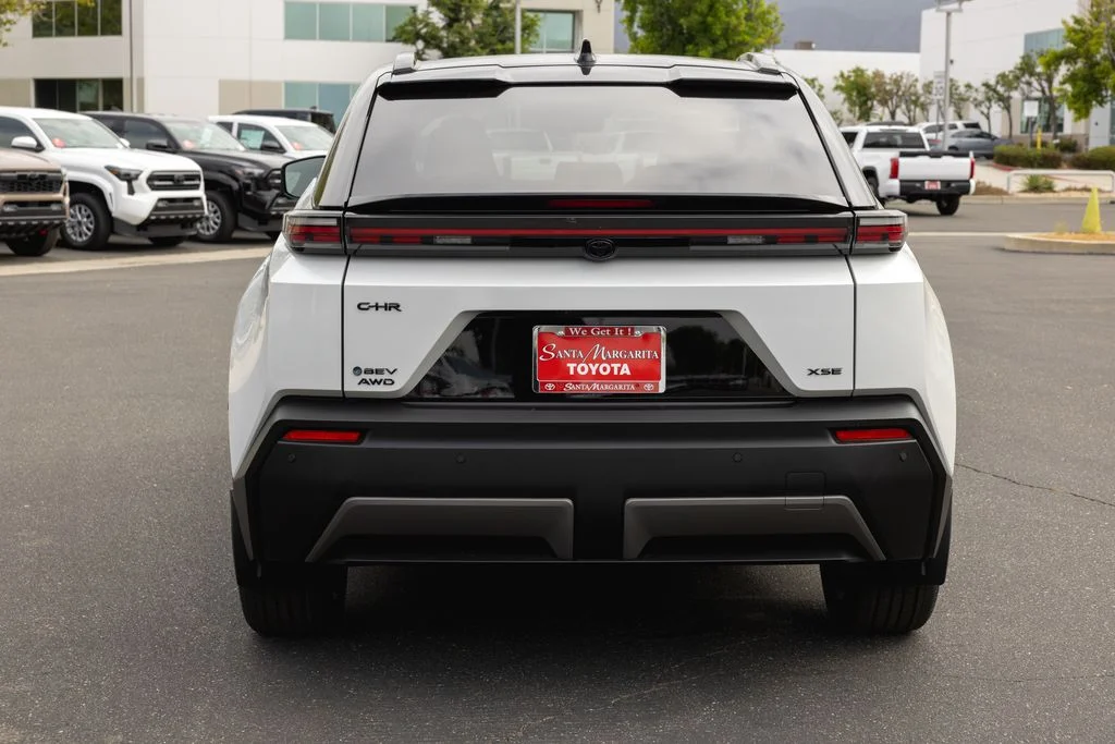 New 2026 Wind Chill Pearl with Midnight Black Metallic roof <sup>1</sup> Toyota  XSE image 6