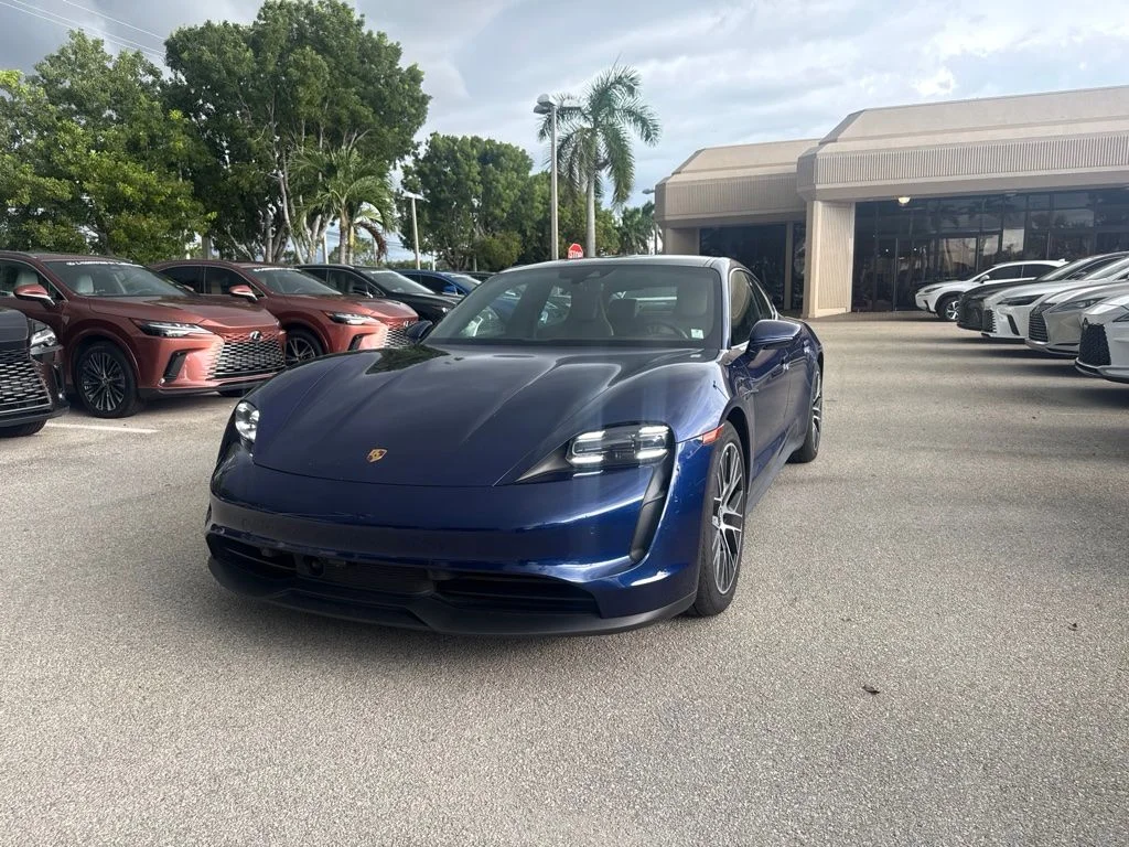Used 2024  Porsche Base image 2