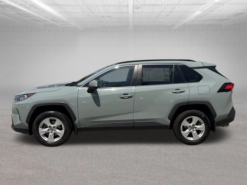 Used 2019 Silver Toyota XLE image 2