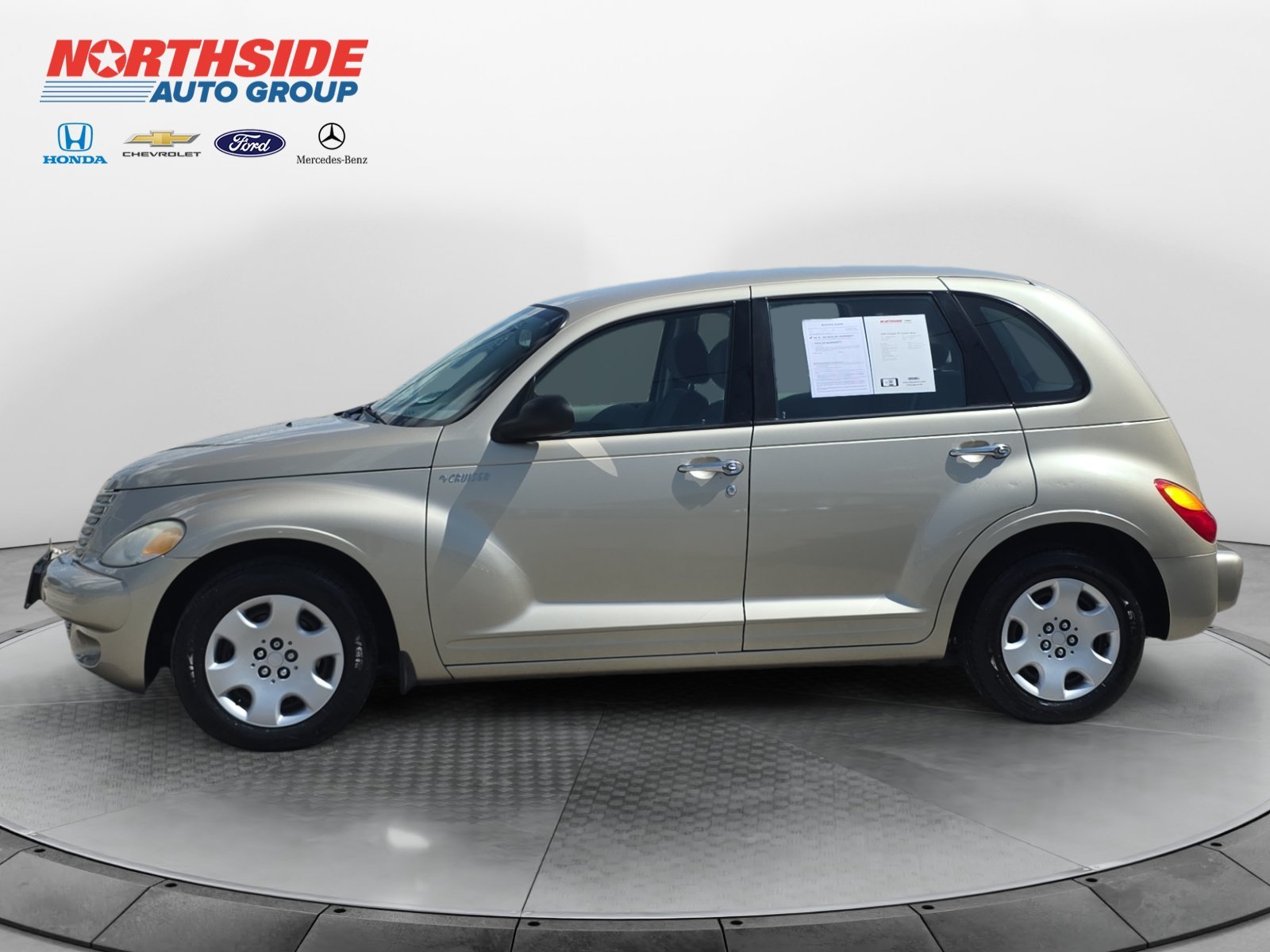 Used 2005 Linen Gold Metallic Pearlcoat Chrysler  image 4