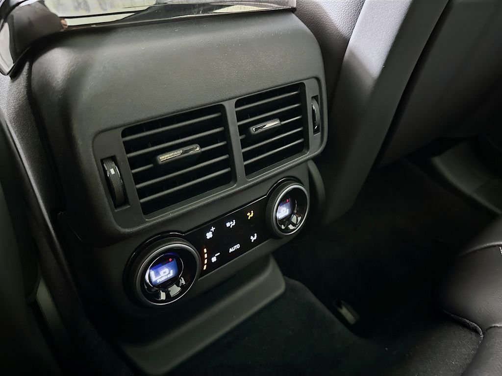 New 2026 Ostuni Pearl White Land Rover Belgravia P250 image 27