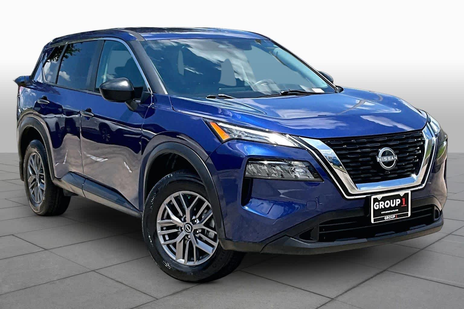 Used 2022 Caspian Blue Metallic Nissan S image 3