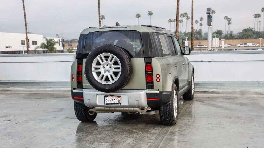Used 2024  Land Rover S image 9
