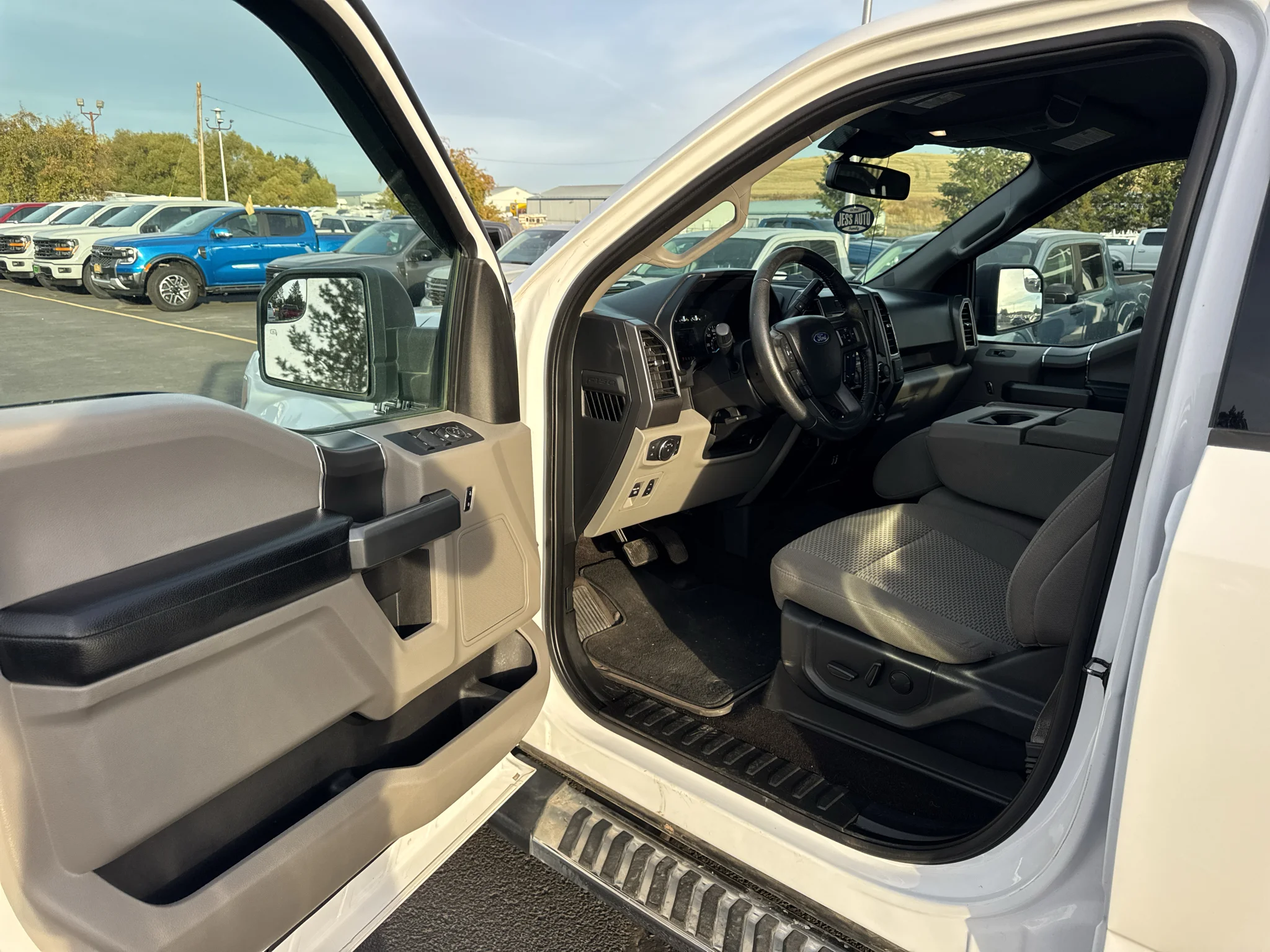 Used 2019 Oxford White Ford XLT image 10