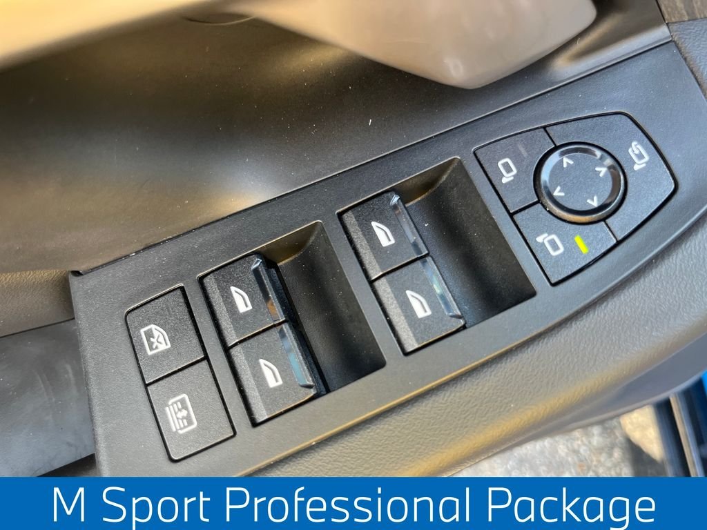 Used 2025  BMW xDrive40 image 6