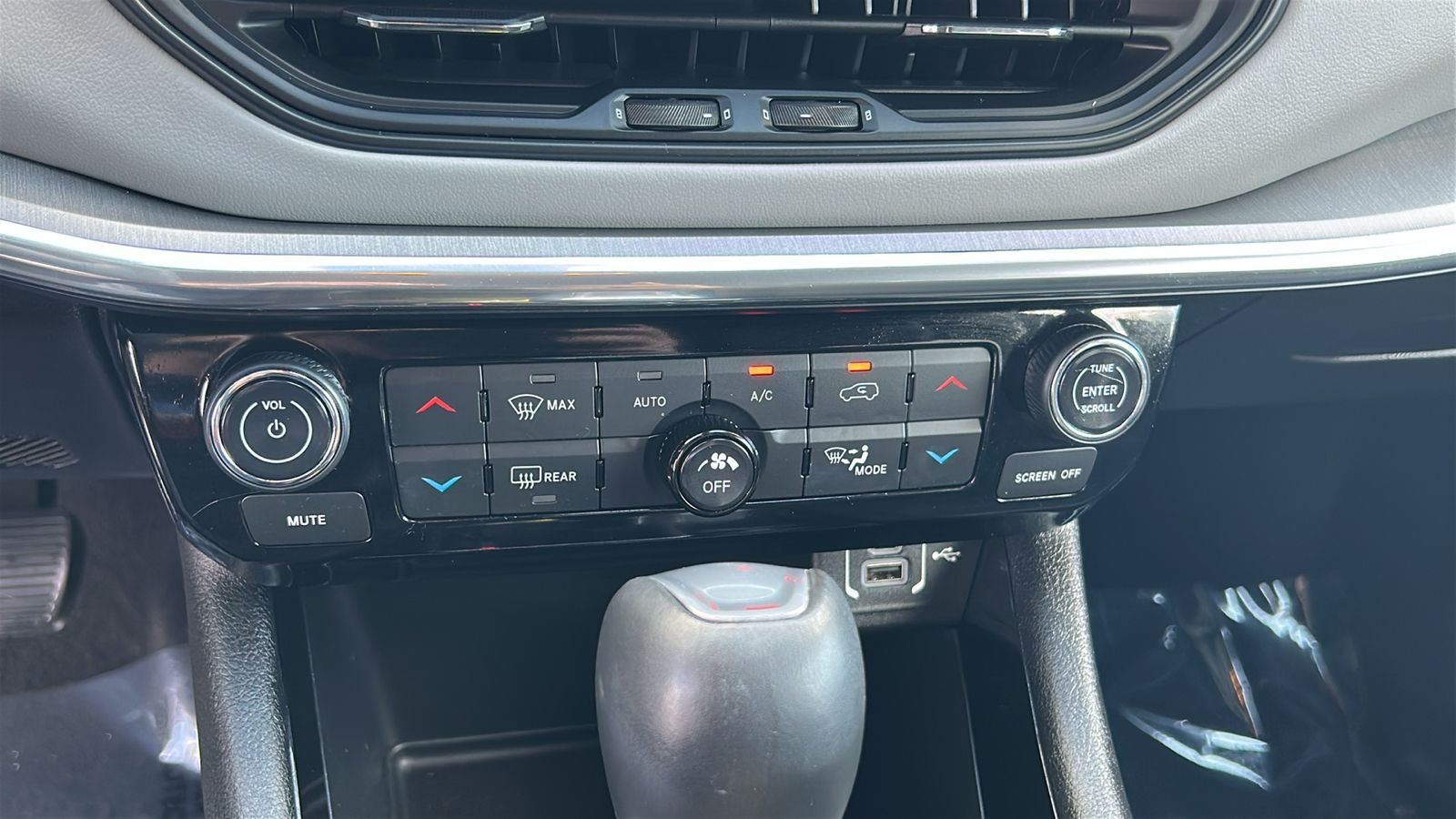 Certified Used 2023 Silver Jeep Limited image 28