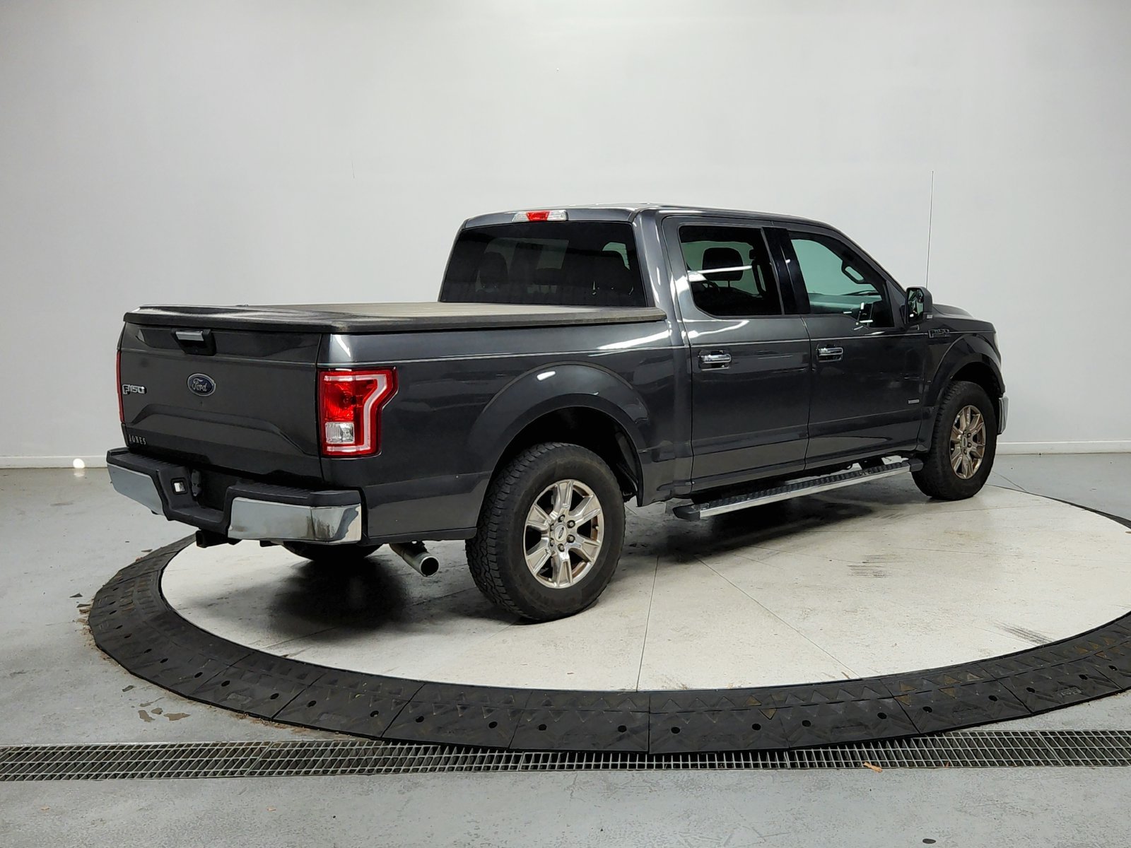 Used 2016 Gray Ford XLT image 8
