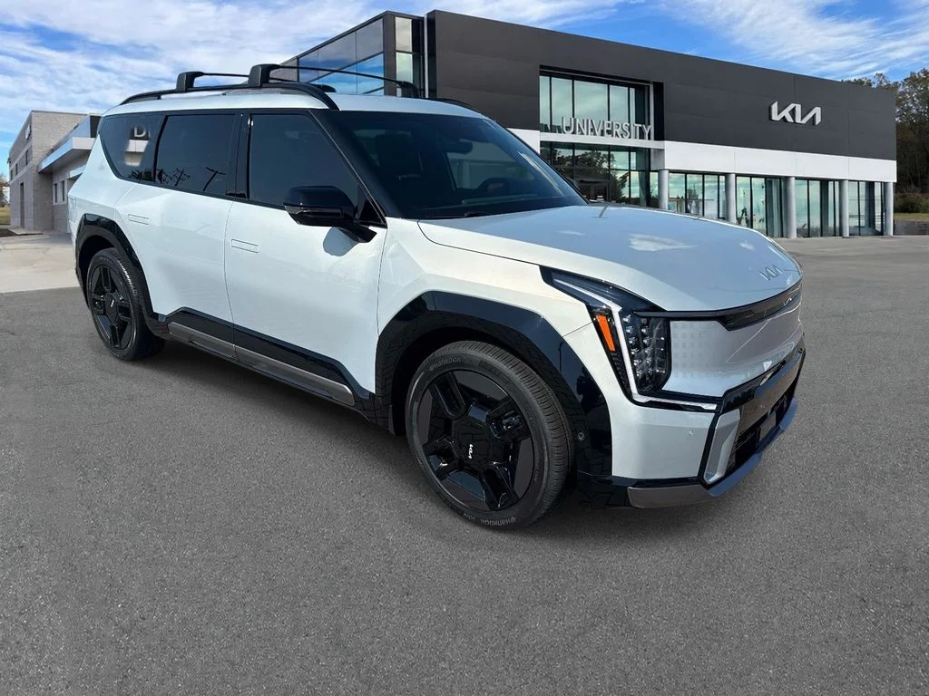 Used 2024 White Kia GT-Line image 1