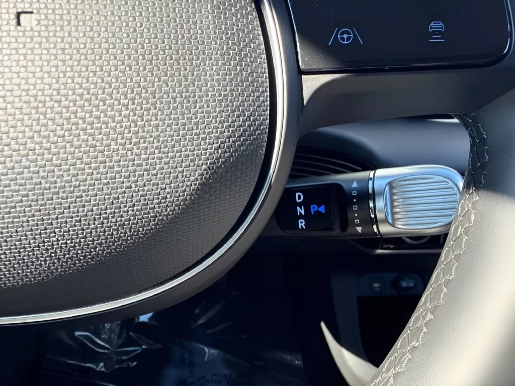 Used 2024 Green Hyundai SE image 13