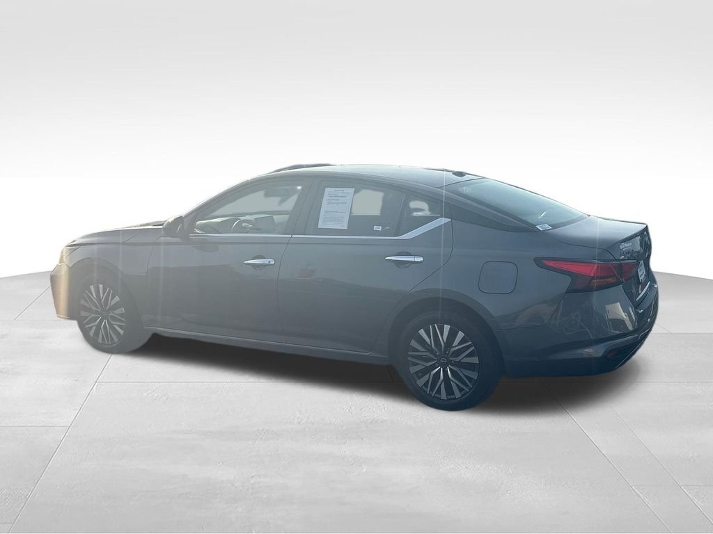 Used 2024 Gray Nissan 2.5 SV image 3