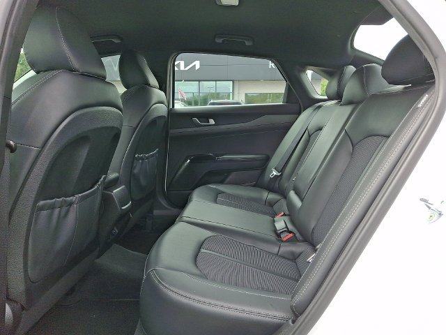 Used 2022 White Kia GT-Line image 11