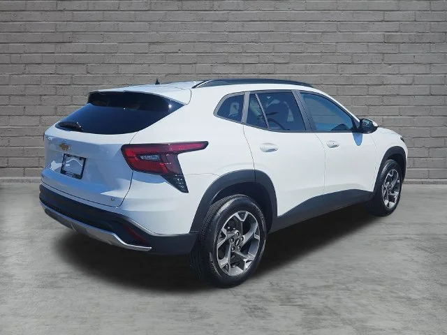 Used 2024 Summit White Chevrolet LT image 6