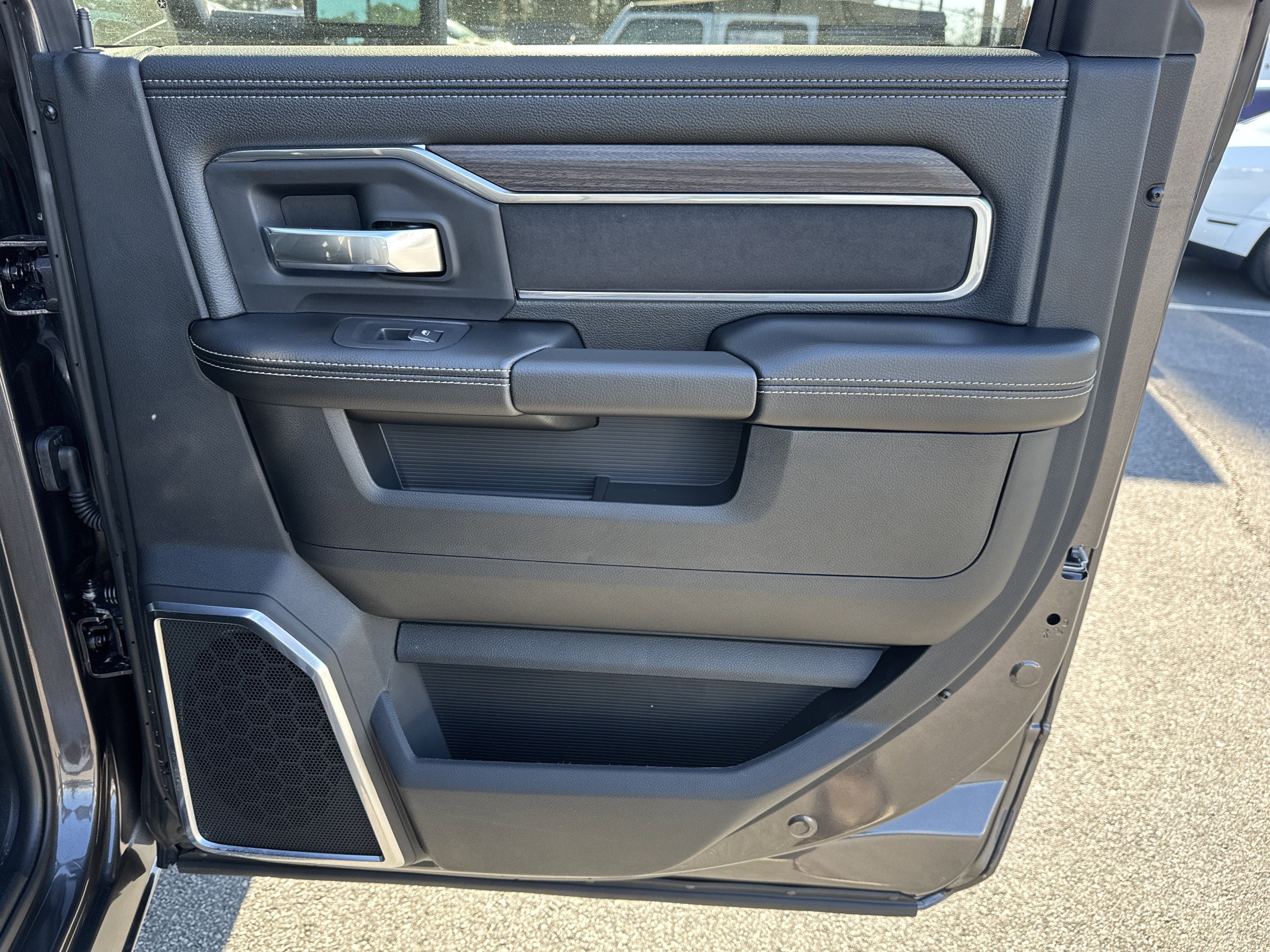 New 2026 Granite Crystal Metallic Clear-Coat Exterior Paint RAM Laramie image 22