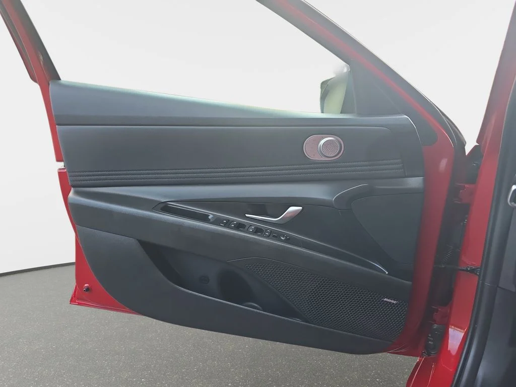 Used 2022 Red Hyundai Limited image 29