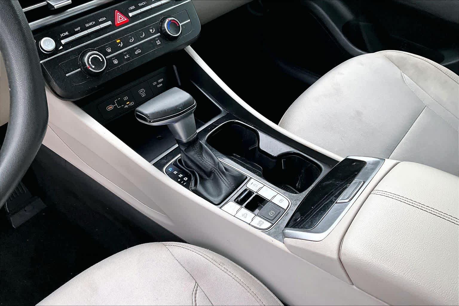 Used 2025 Shimmering Silver Hyundai SE image 15