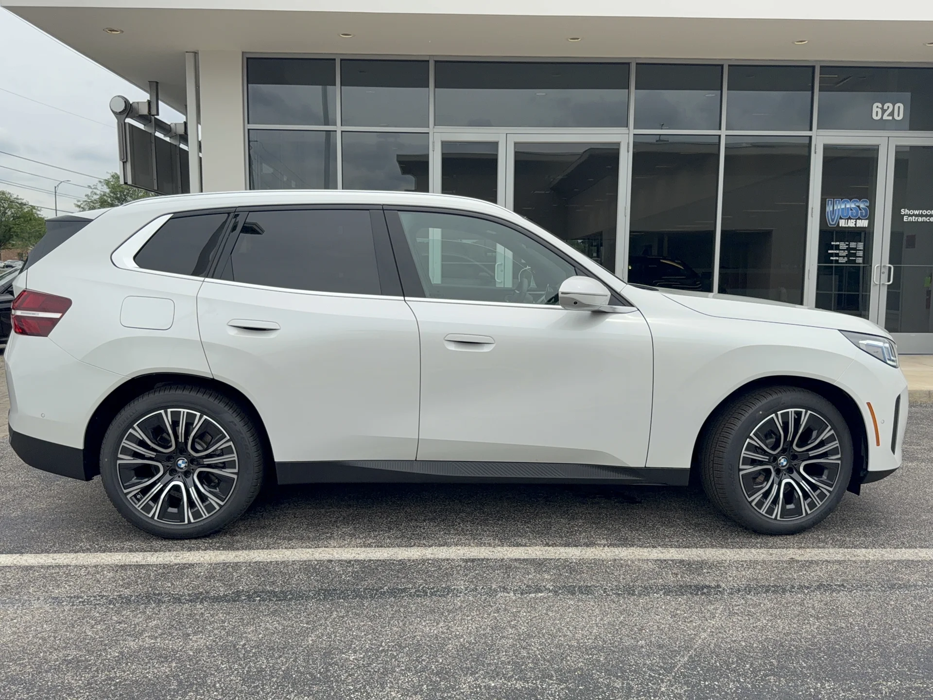New 2026 Mineral White Metallic BMW 30 xDrive image 2
