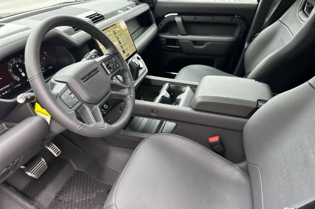 New 2026 Narvik Black Land Rover  image 9