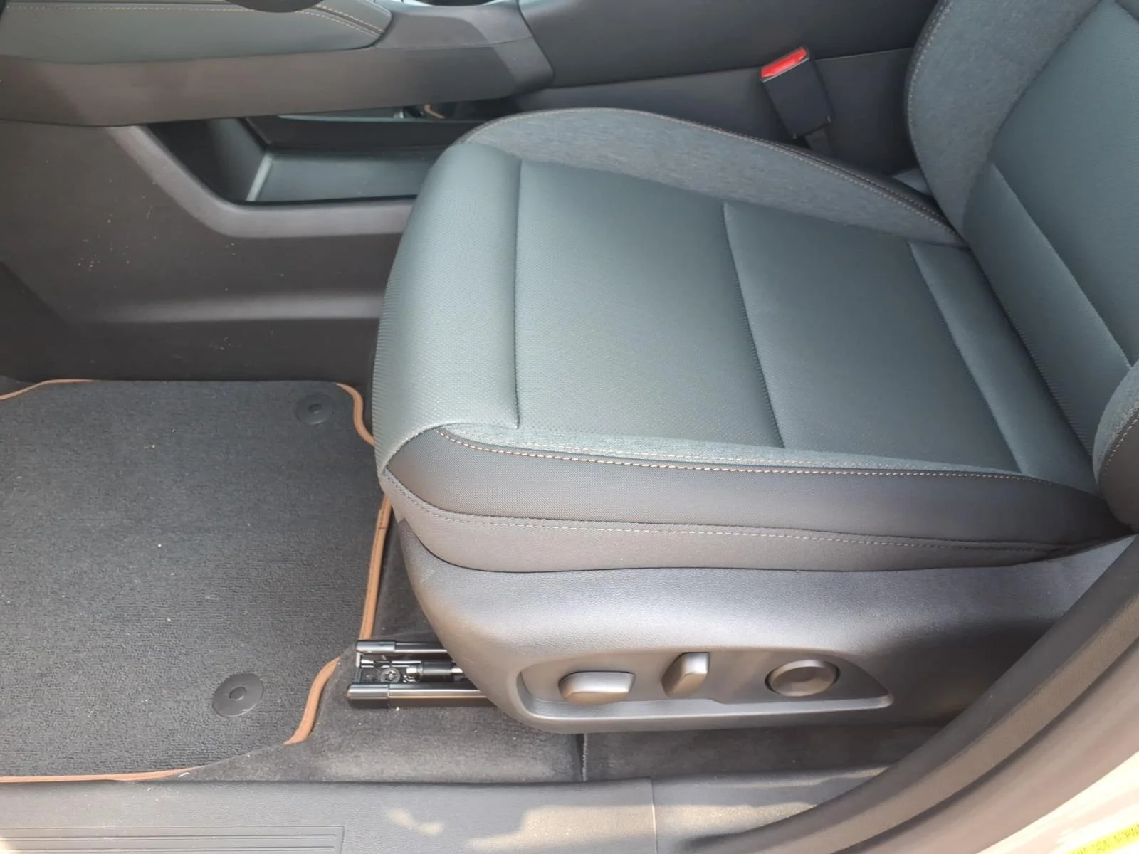 2027 GMC Terrain AT4 - Photo 14