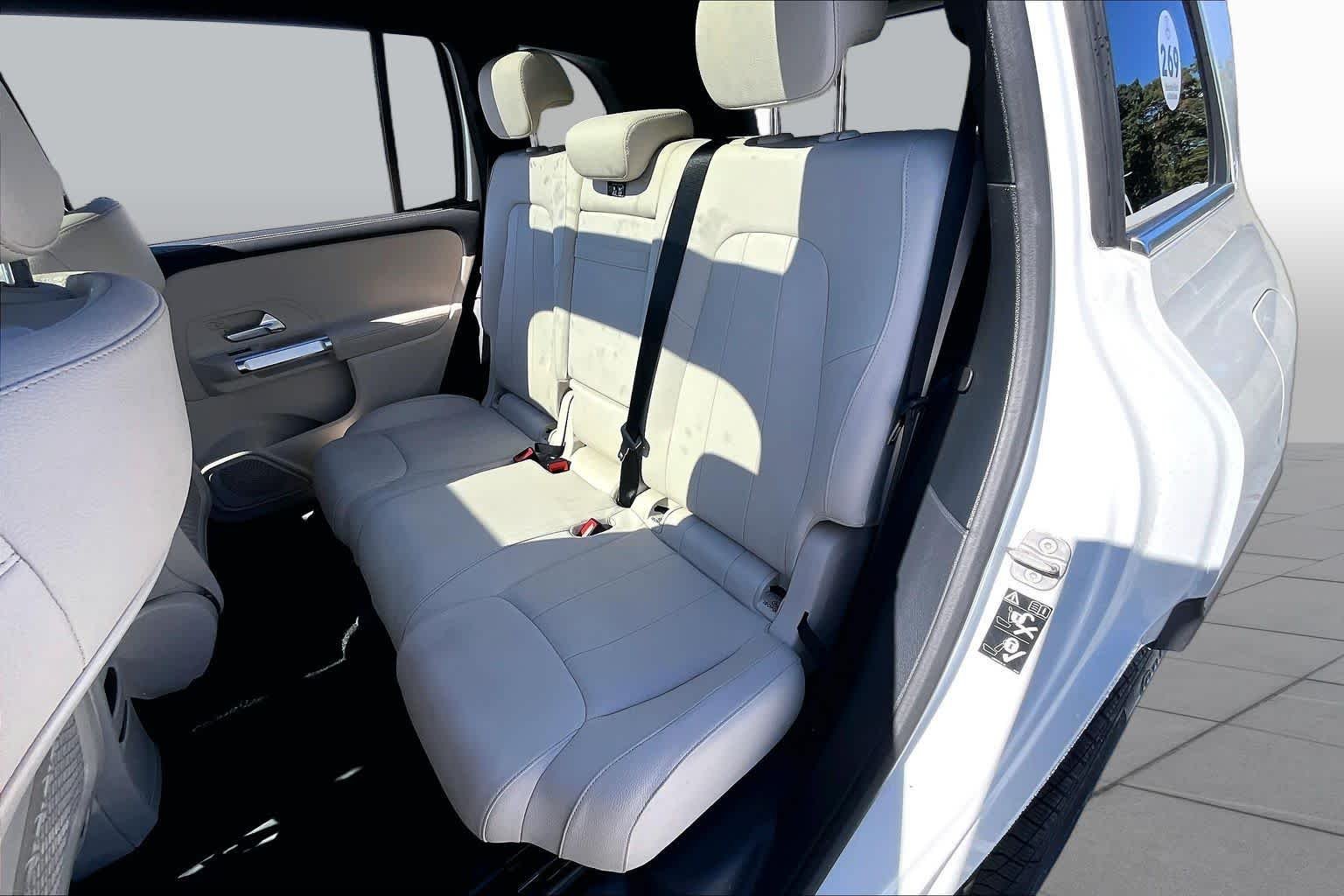 Used 2025 Polar White Mercedes-Benz GLB 250 image 20