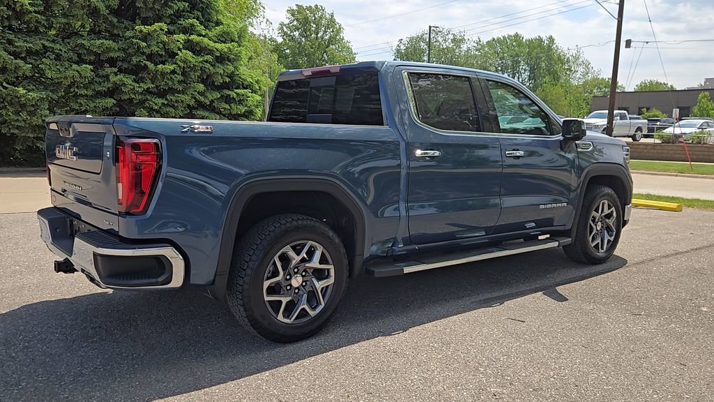 Used 2024 Downpour Metallic GMC SLT image 33
