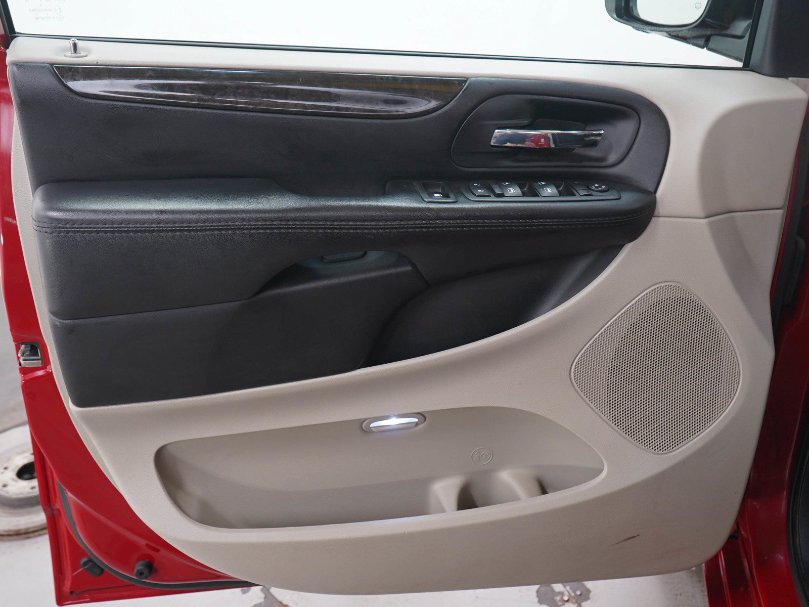Used 2015 Redline 2 Coat Pearl Dodge Sxt image 22