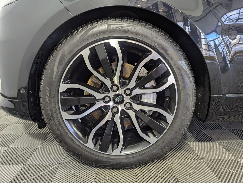 Used 2022 Black Land Rover HSE Silver Edition image 16