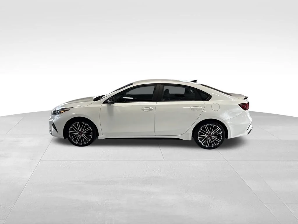 Used 2022 White Kia GT image 2