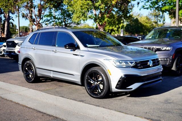 Used 2023 Silver Volkswagen 2.0T SE R-Line Black image 5