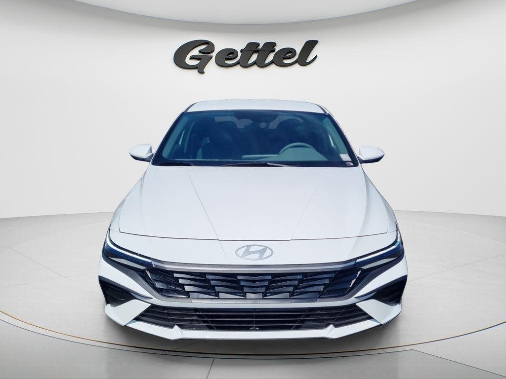 New 2026 White Hyundai SE image 2