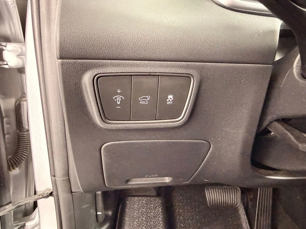 Used 2024 Silver Hyundai SEL image 25