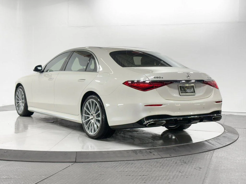Certified Used 2023 MANUFAKTUR Diamond White Mercedes-Benz S 580e image 31