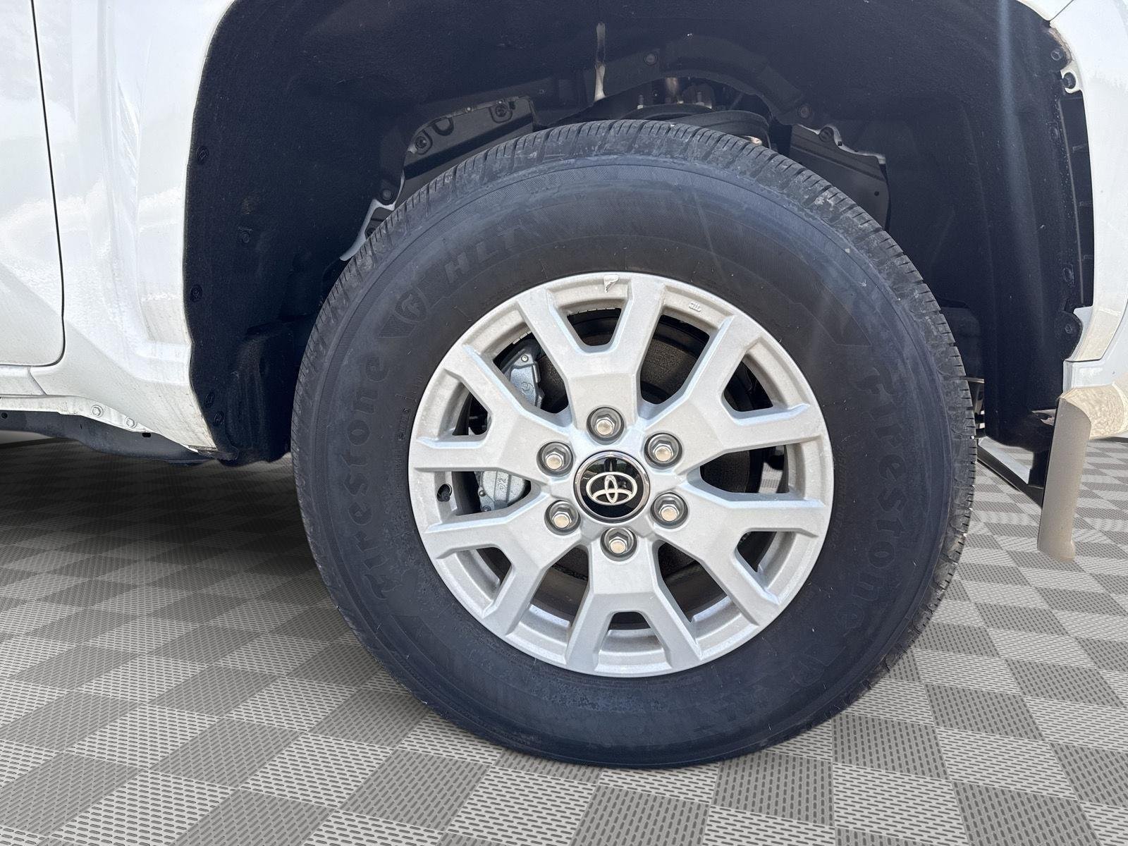 2025 Toyota Tacoma SR5 - Photo 11