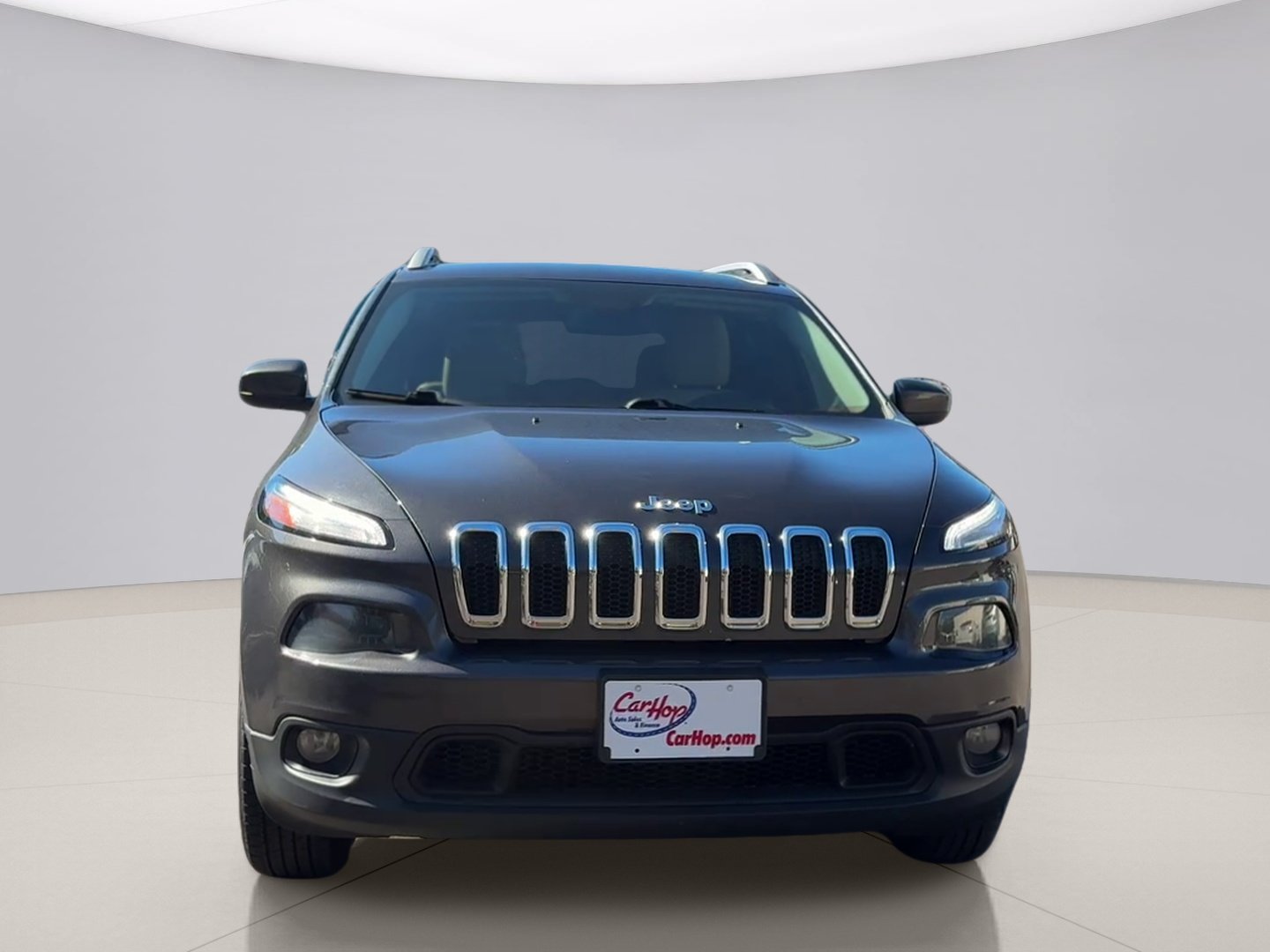 Used 2015 Grey Jeep LATITUDE image 8