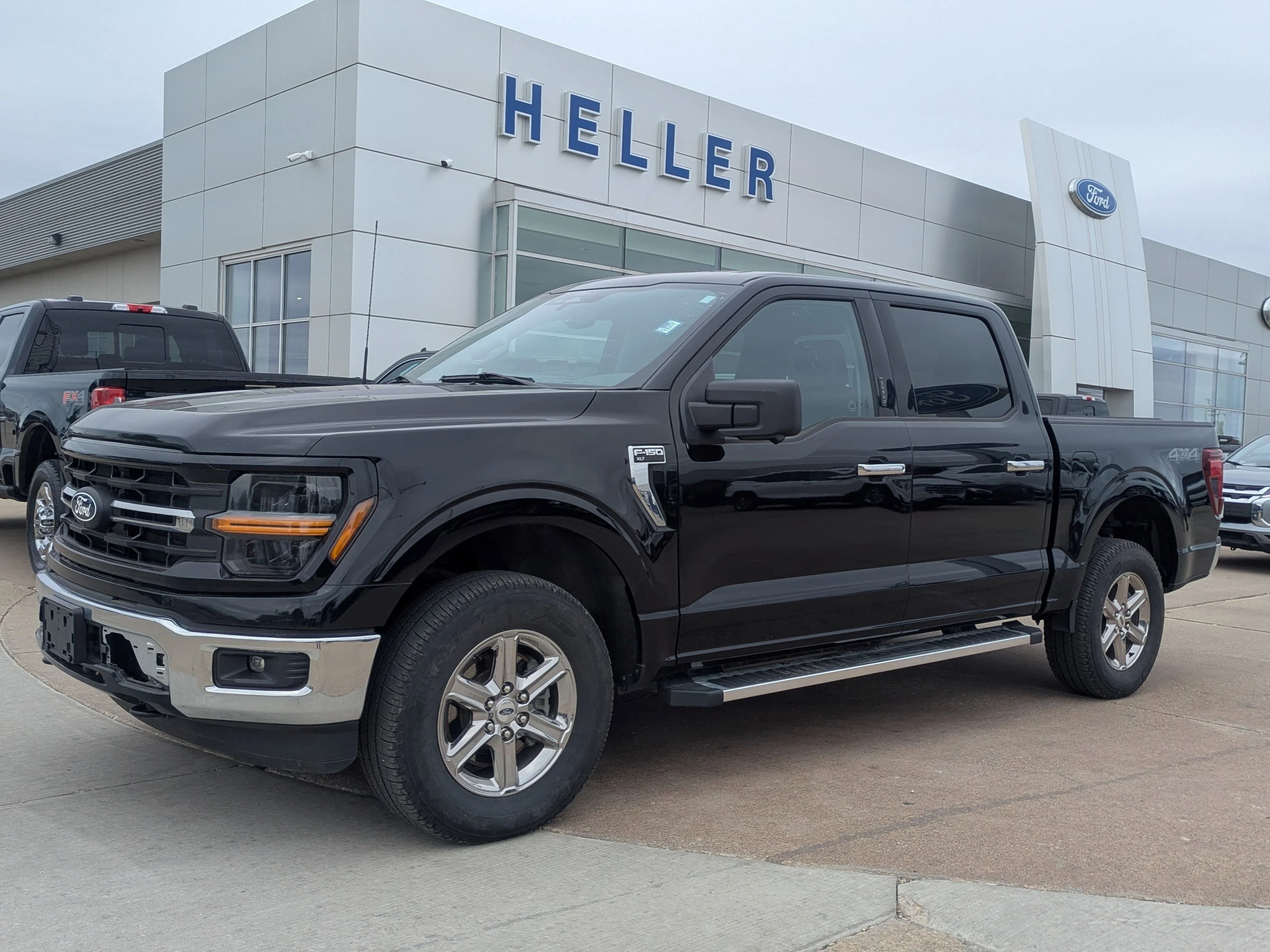 Used 2024 Agate Black Metallic Ford XLT image 3