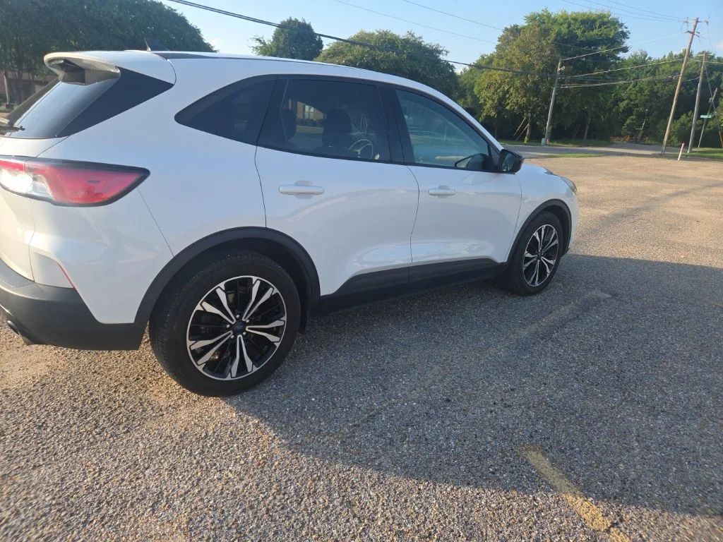 Used 2021 White Ford SE image 12