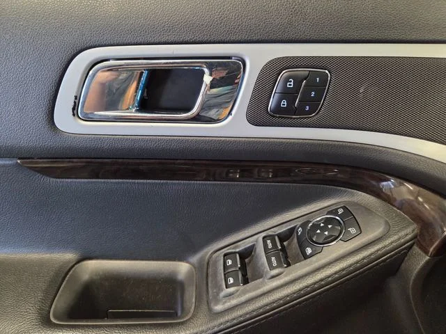 Used 2015  Ford Limited image 27