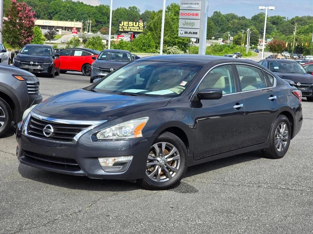 Used 2015 Blue Nissan 2.5 S image 2
