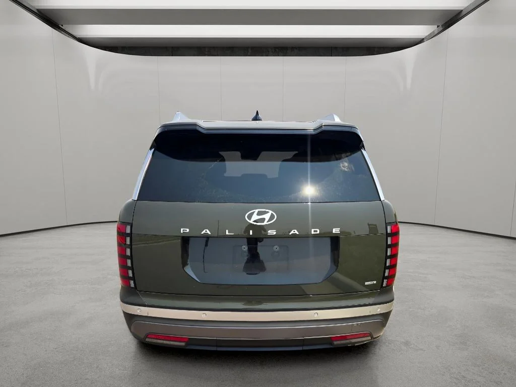 Used 2026 Titan Green Hyundai SEL 7P image 4