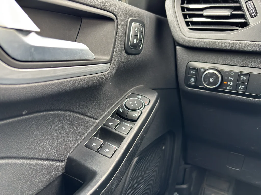 Used 2025 Vapor Blue Metallic Ford Platinum image 14