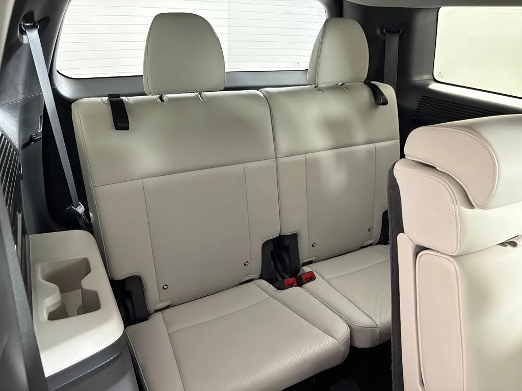 Used 2025 White Hyundai SEL image 40