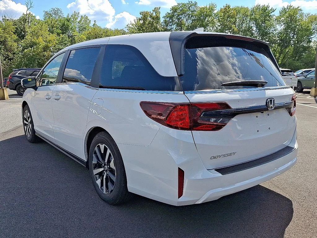 New 2026 Silver Honda EX-L image 3