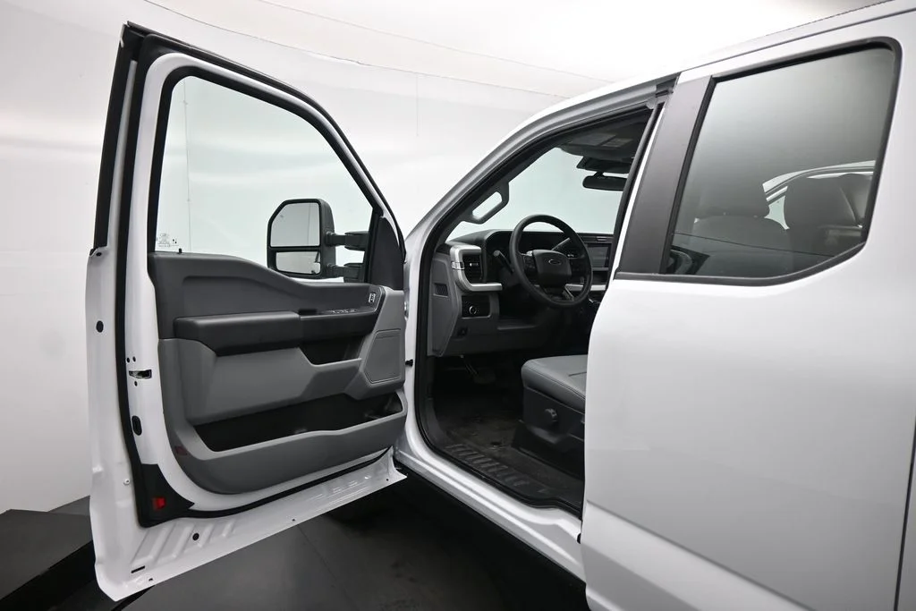 New 2026 Oxford White Ford XL image 8