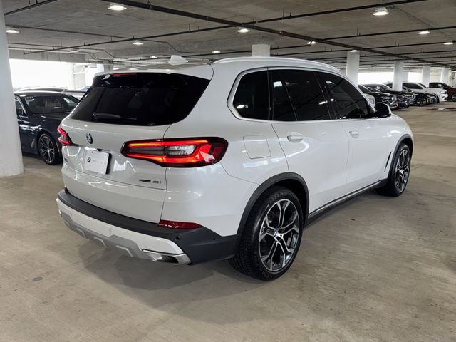Used 2023 White Metallic BMW sDrive40i image 11
