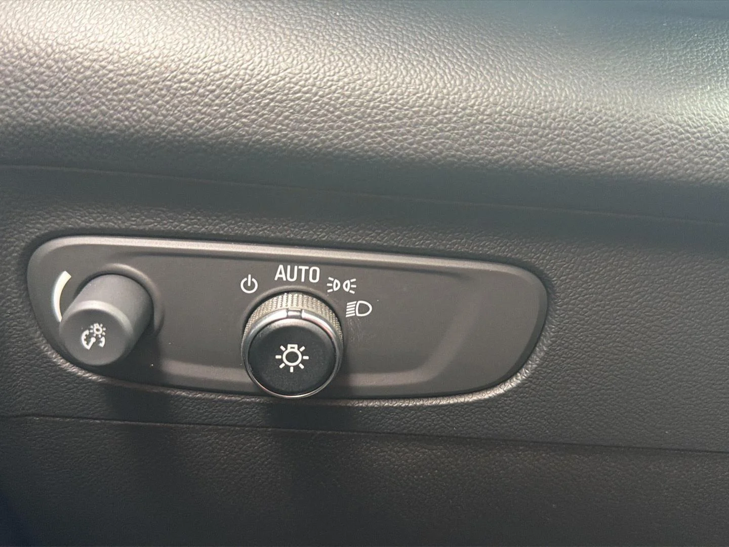 Used 2022 Ebony Twilight Metallic Buick Preferred image 22