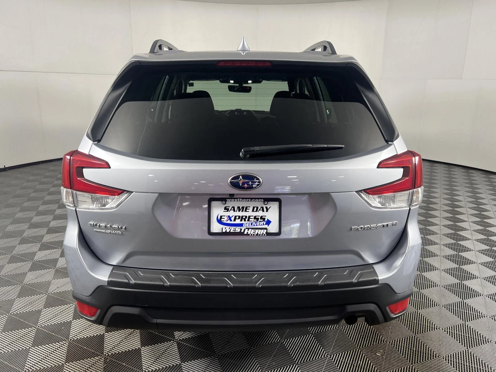 Used 2022 Ice Silver Metallic Subaru Premium image 25