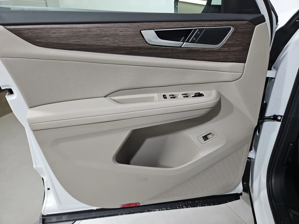 New 2026 White/off-white Volkswagen 2.0T SEL image 10