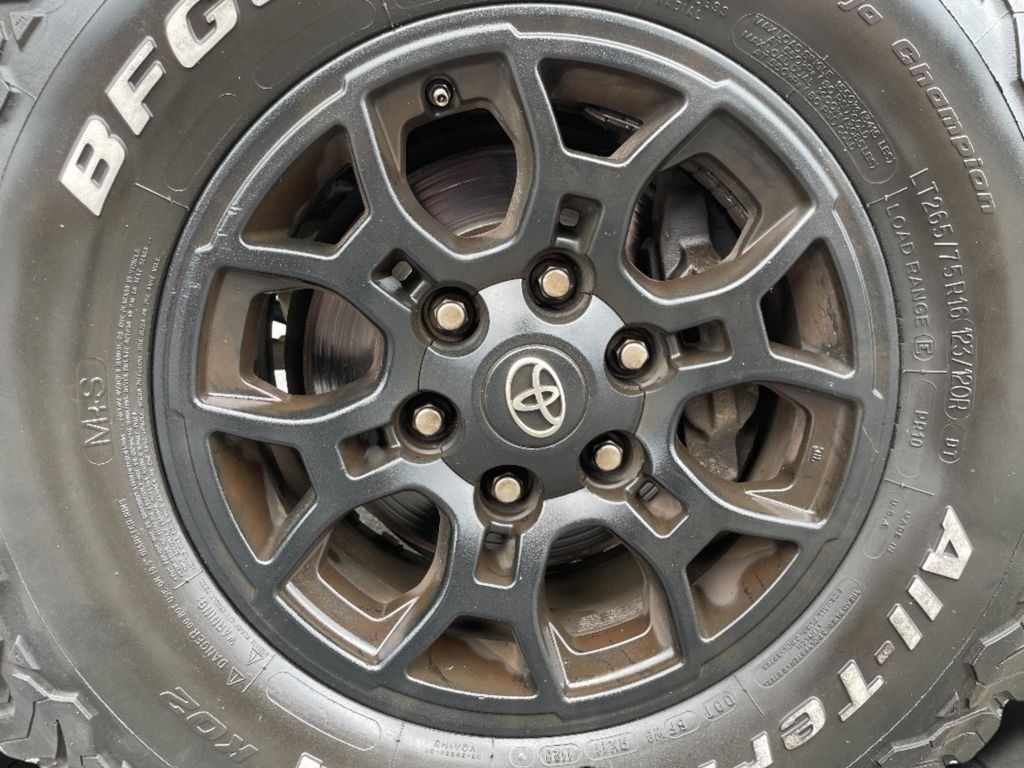 Used 2020  Toyota SR5 image 23