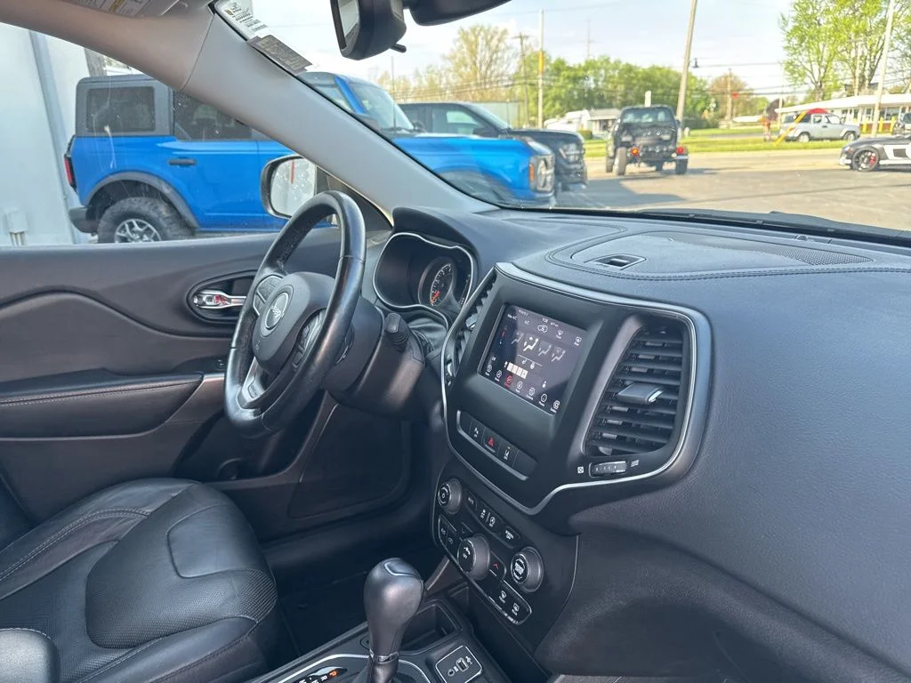 Used 2021 Green Jeep Latitude Lux image 36