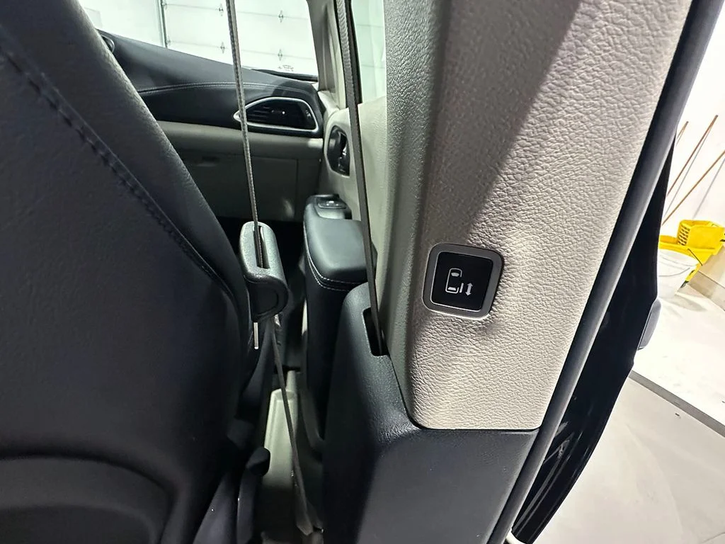 2022 Chrysler Pacifica Touring L - Photo 25