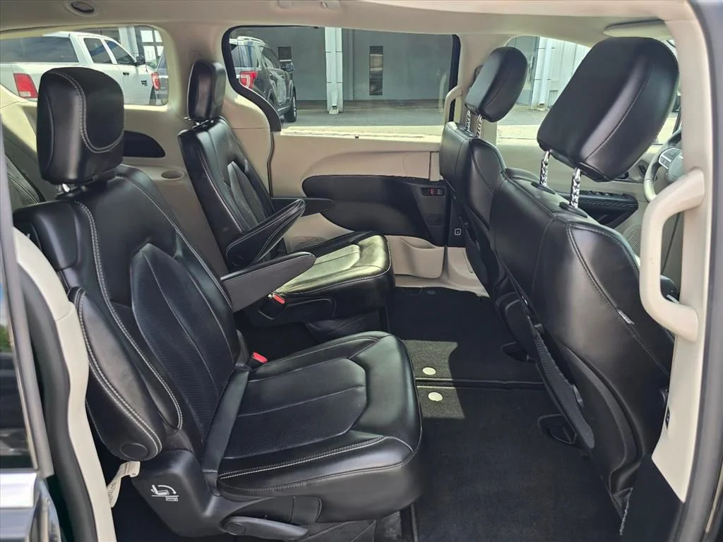 Used 2023 Black Chrysler Touring L image 13